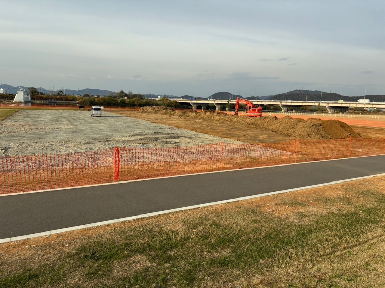 河川敷工事の写真2