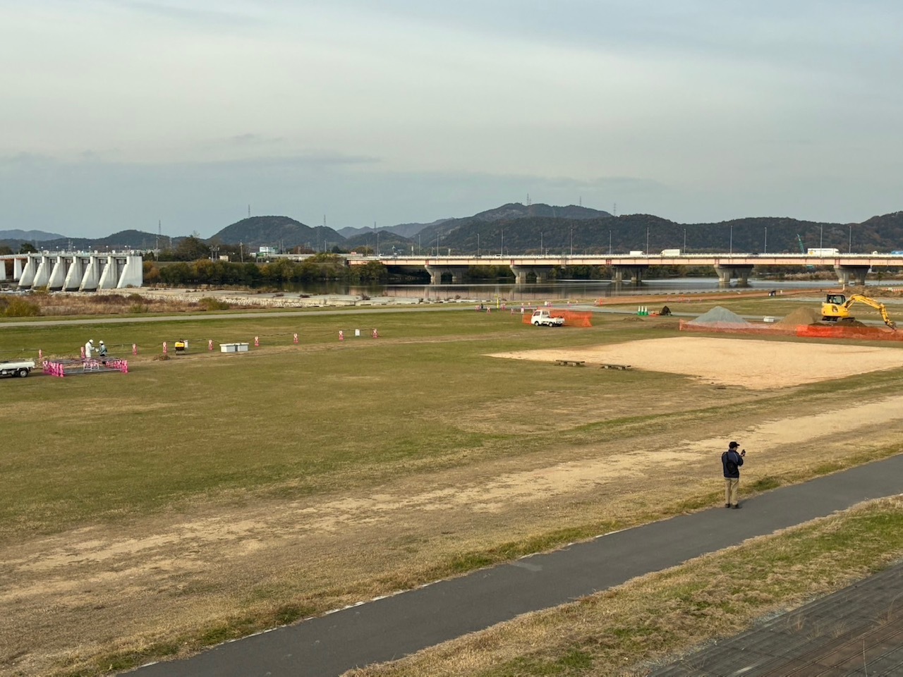 河川敷工事の写真3