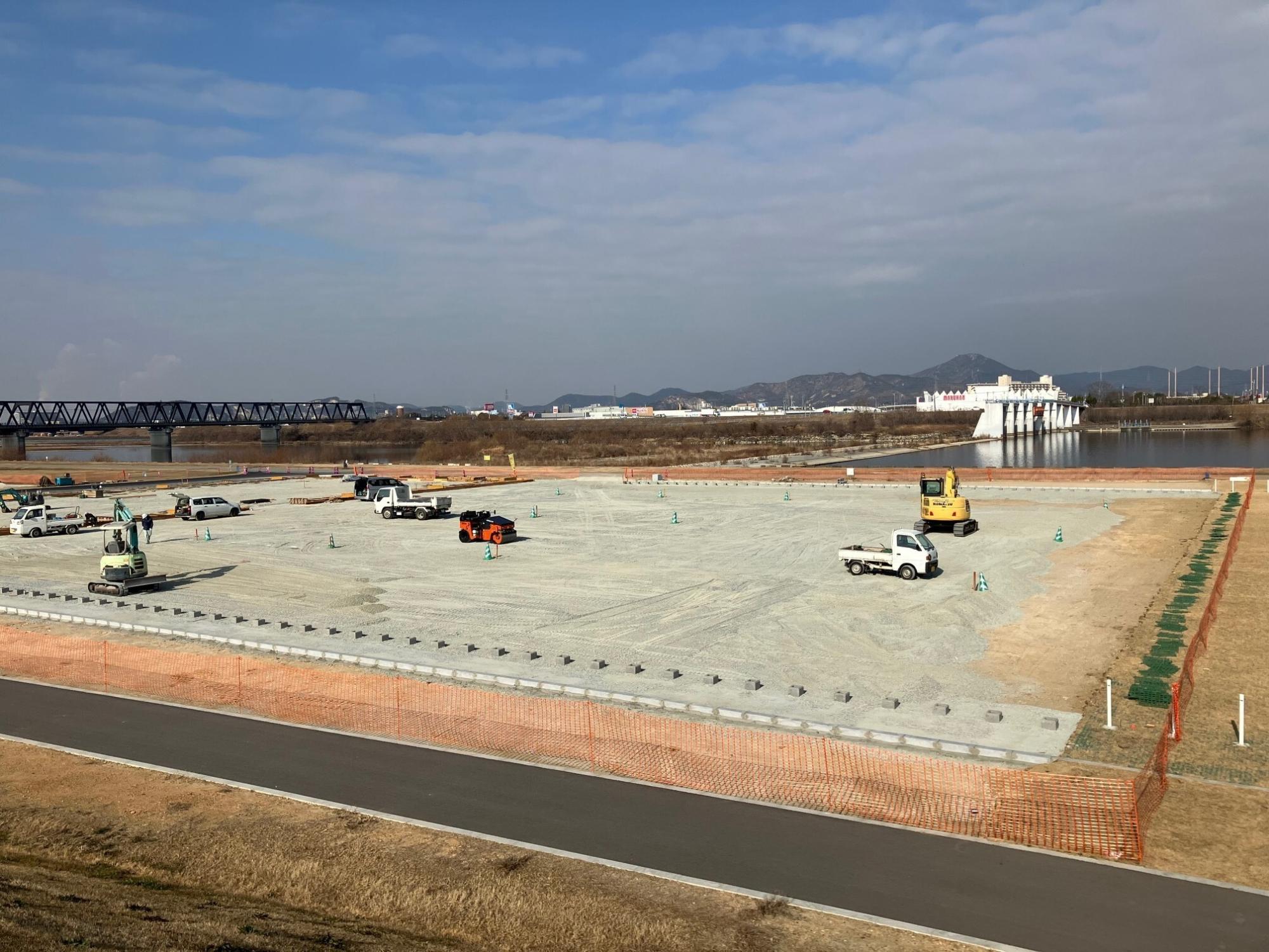 河川敷工事の様子1