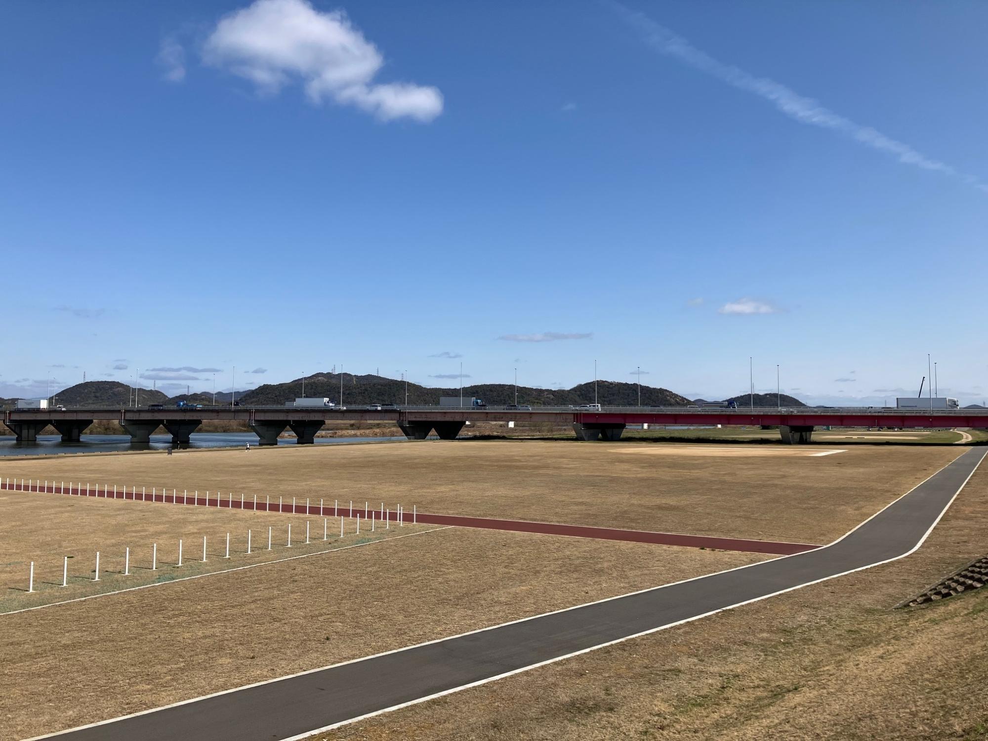 河川敷整備の様子5