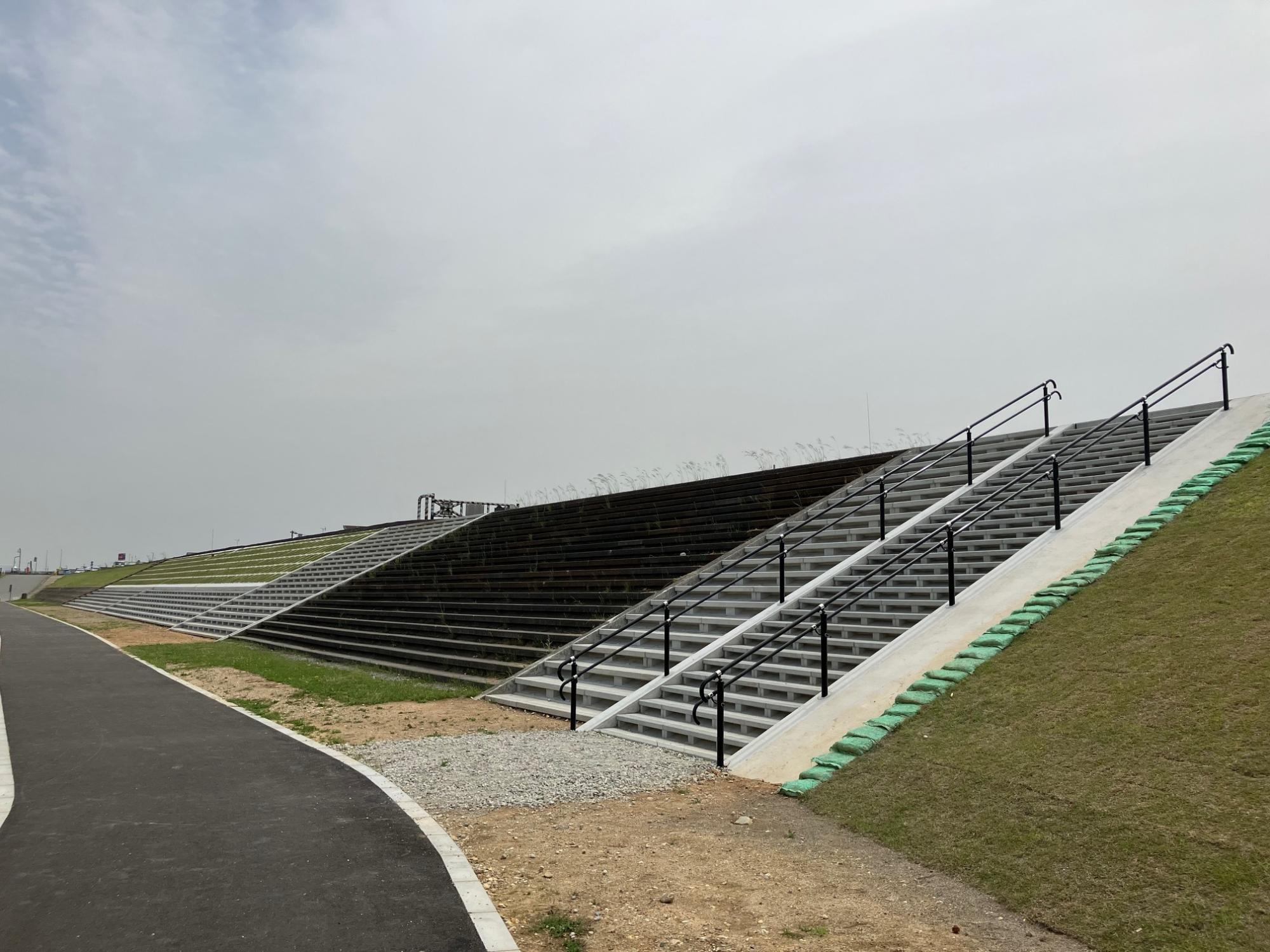 河川敷工事の写真6