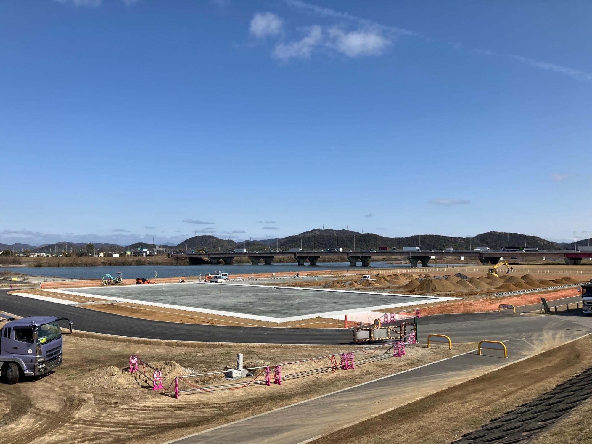 河川敷整備の様子1