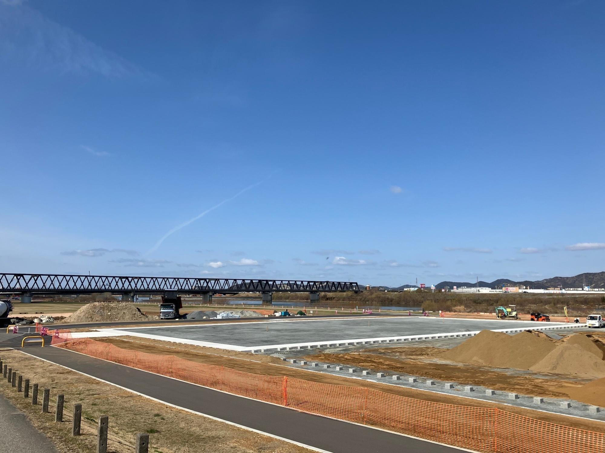 河川敷整備の様子2