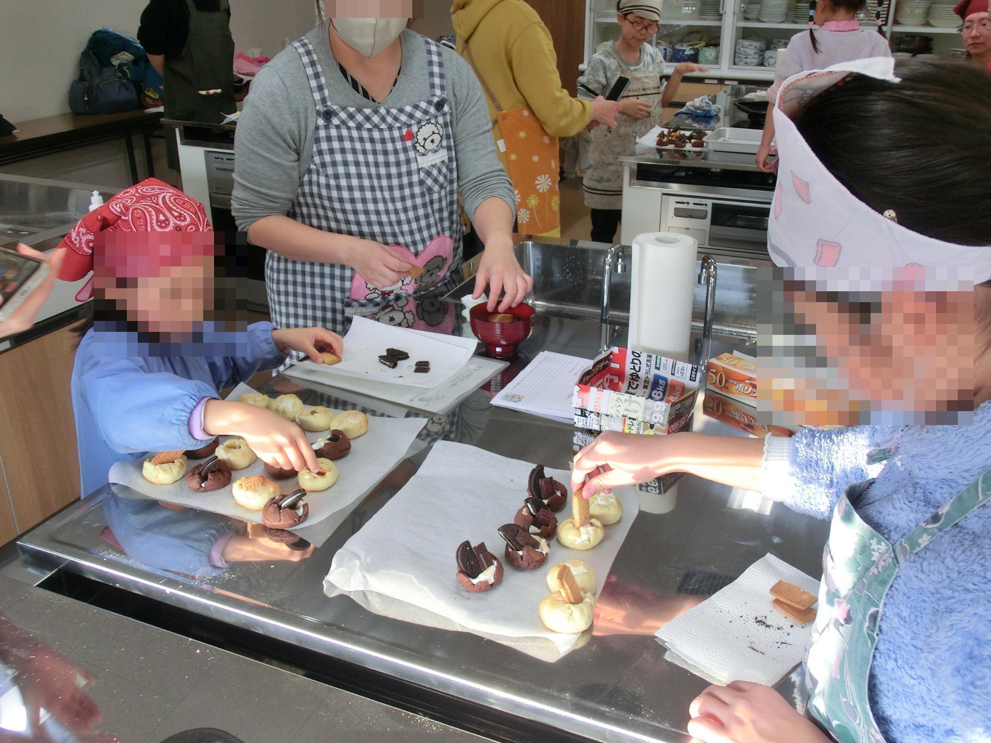 野口公民館　親子でバレンタインクッキーを作ろうの様子