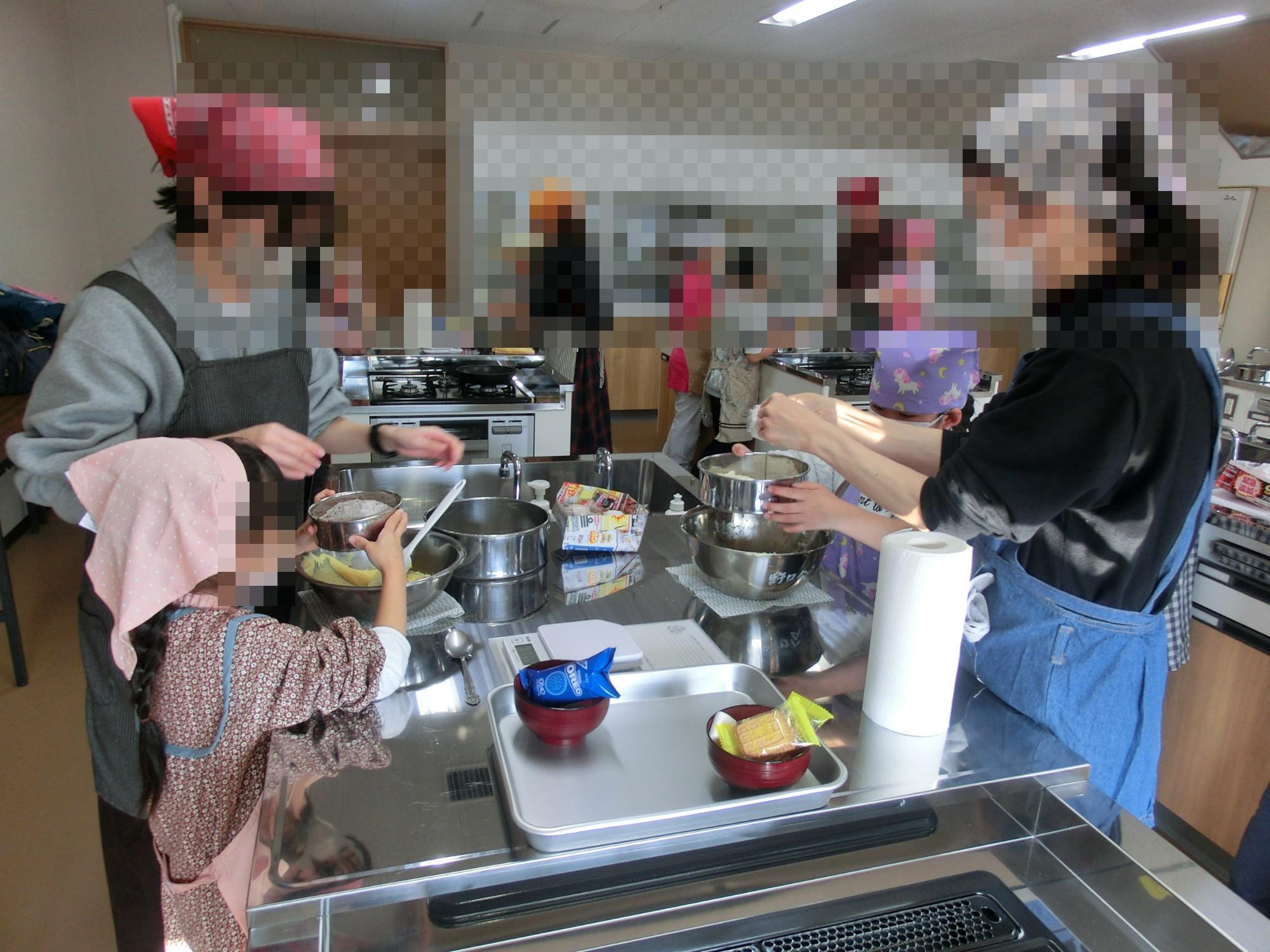 野口公民館　親子でバレンタインクッキーを作ろうの様子