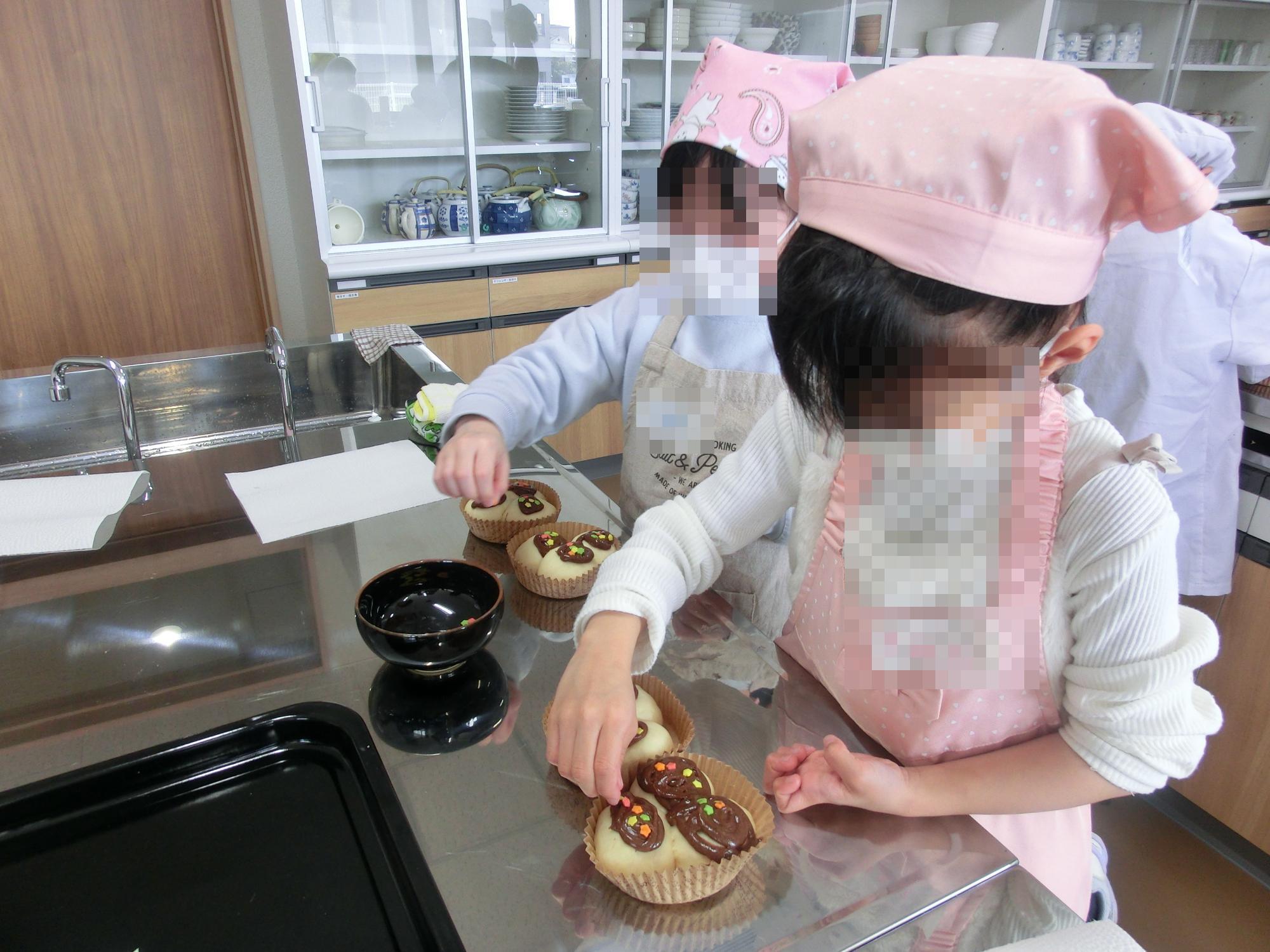 野口公民館　子ども手作りバレンタイン子どもの様子