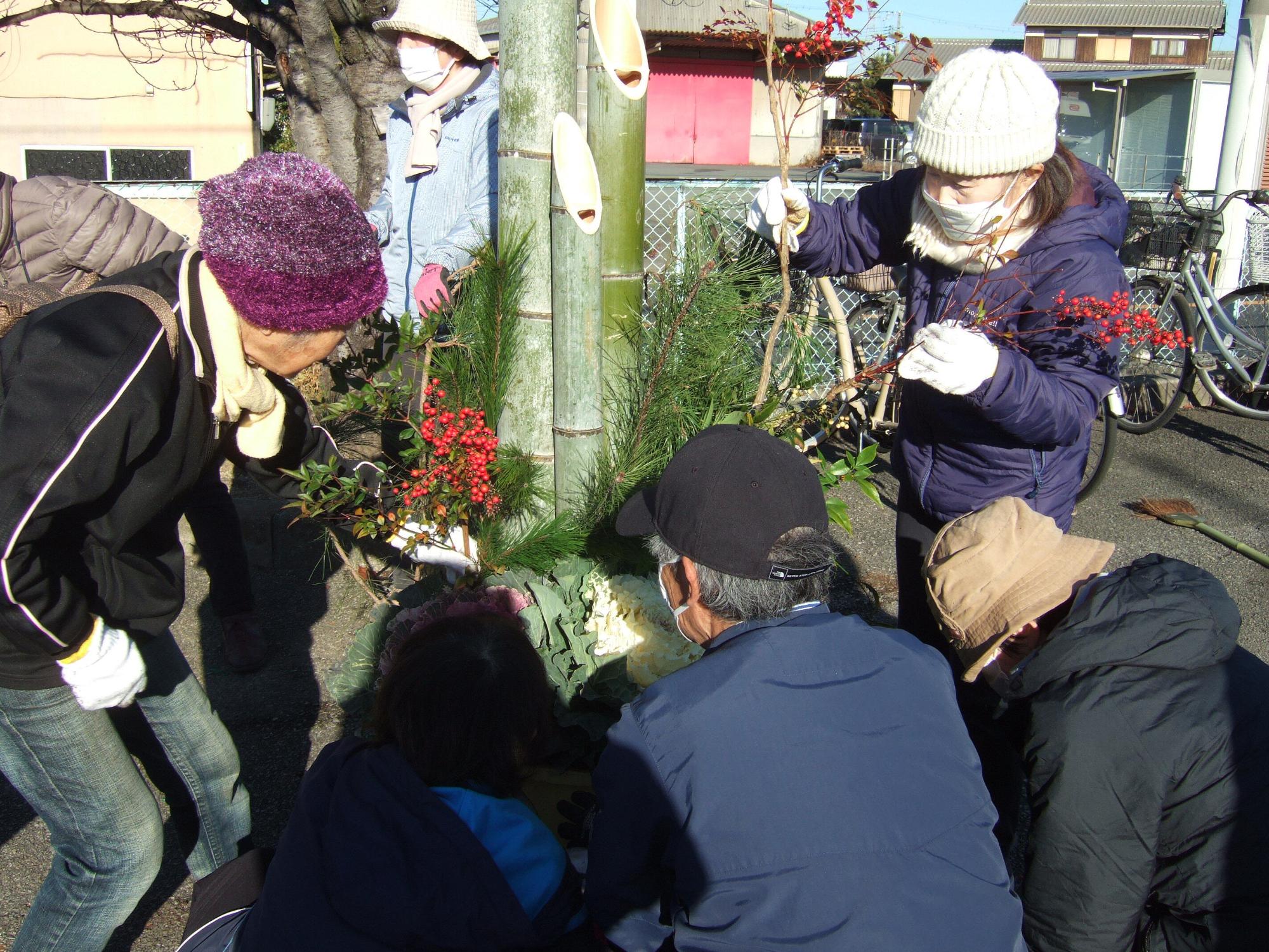 野口ふれあい大学 ボランティア門松づくり