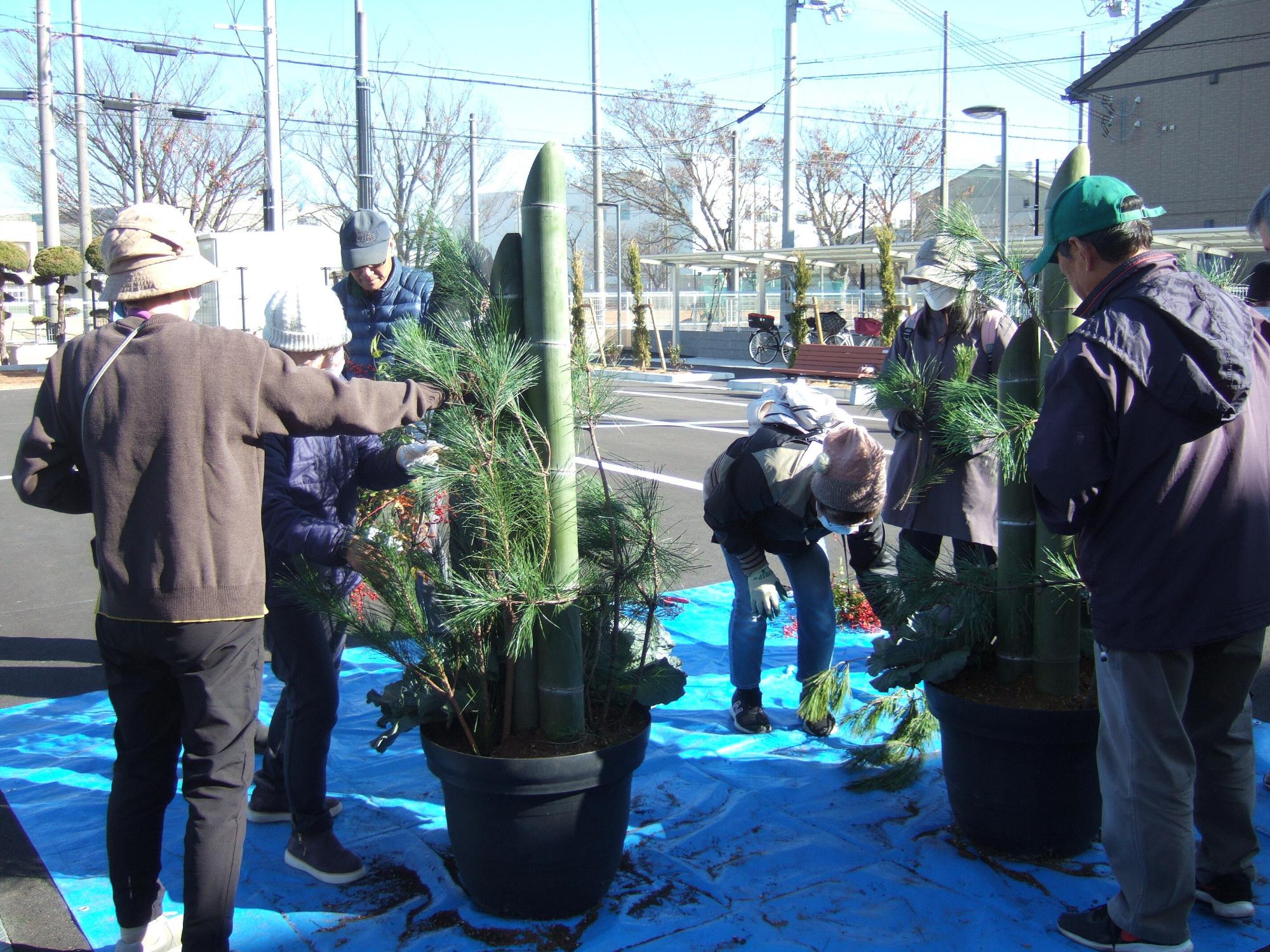 野口ふれあい大学 ボランティア門松づくり
