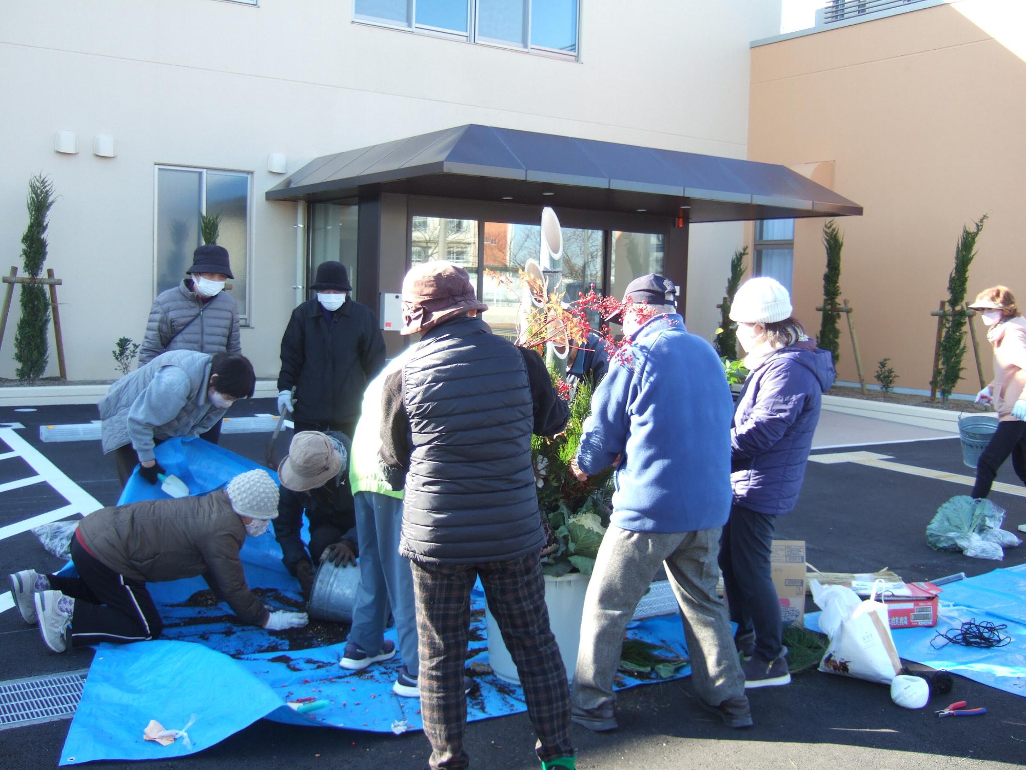 野口ふれあい大学 ボランティア門松づくり