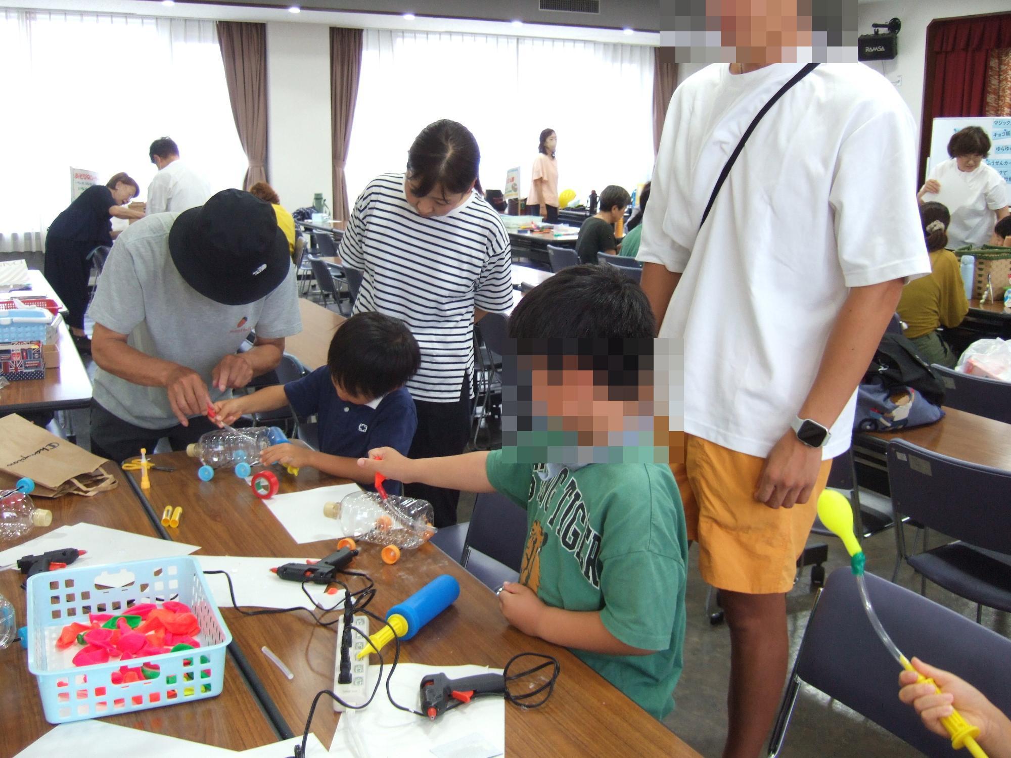 野口公民館　夏休み工作教室の様子