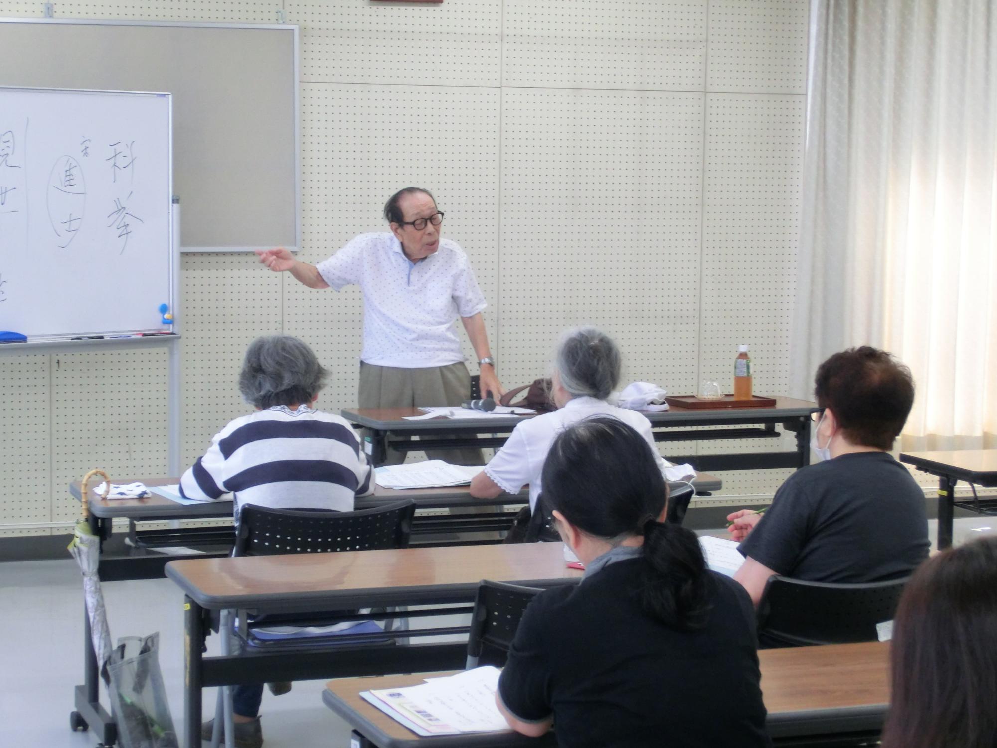 野口公民館楽しく学ぶ古典文学講座の様子
