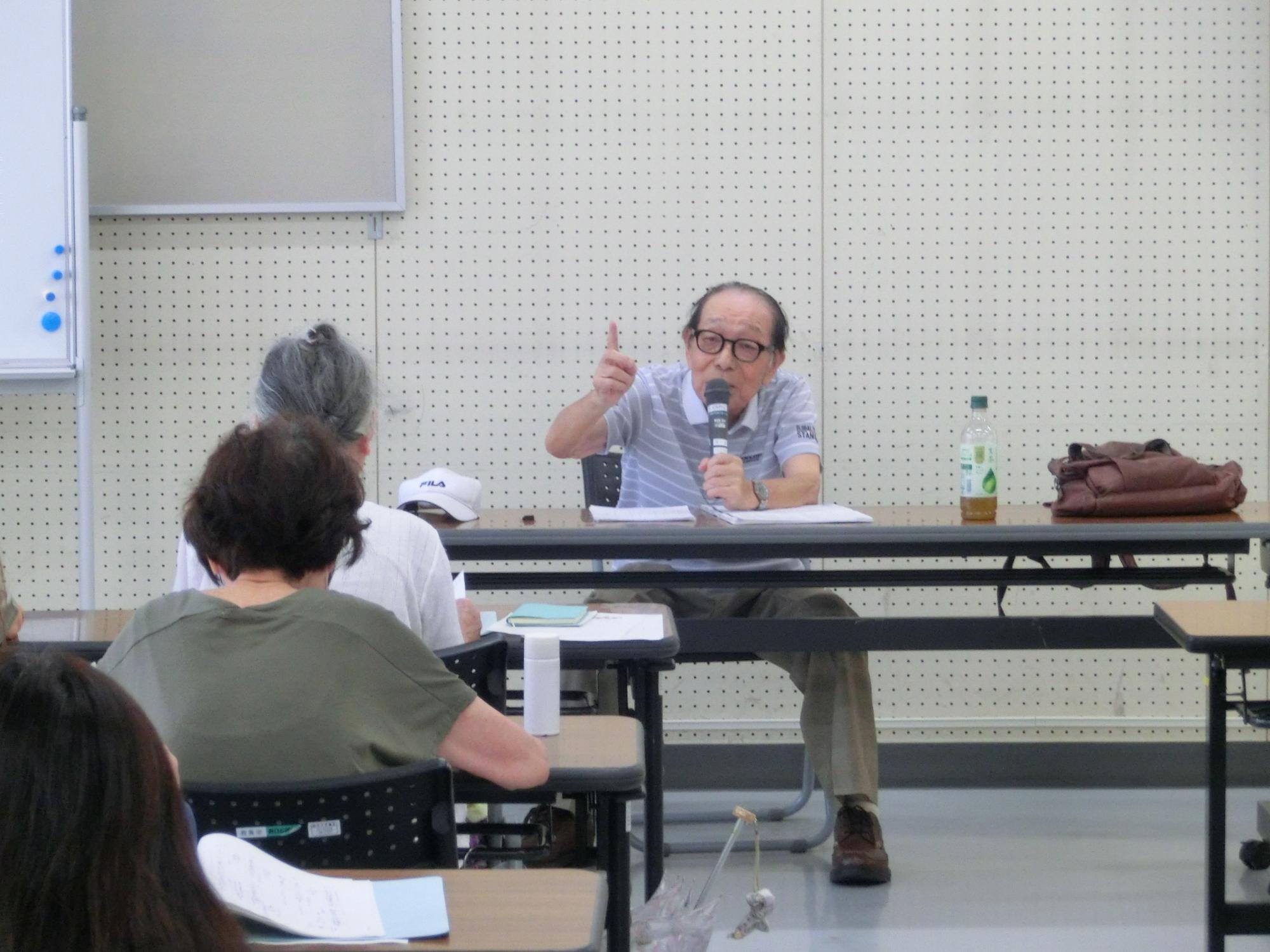 野口公民館楽しく学ぶ古典文学講座の様子