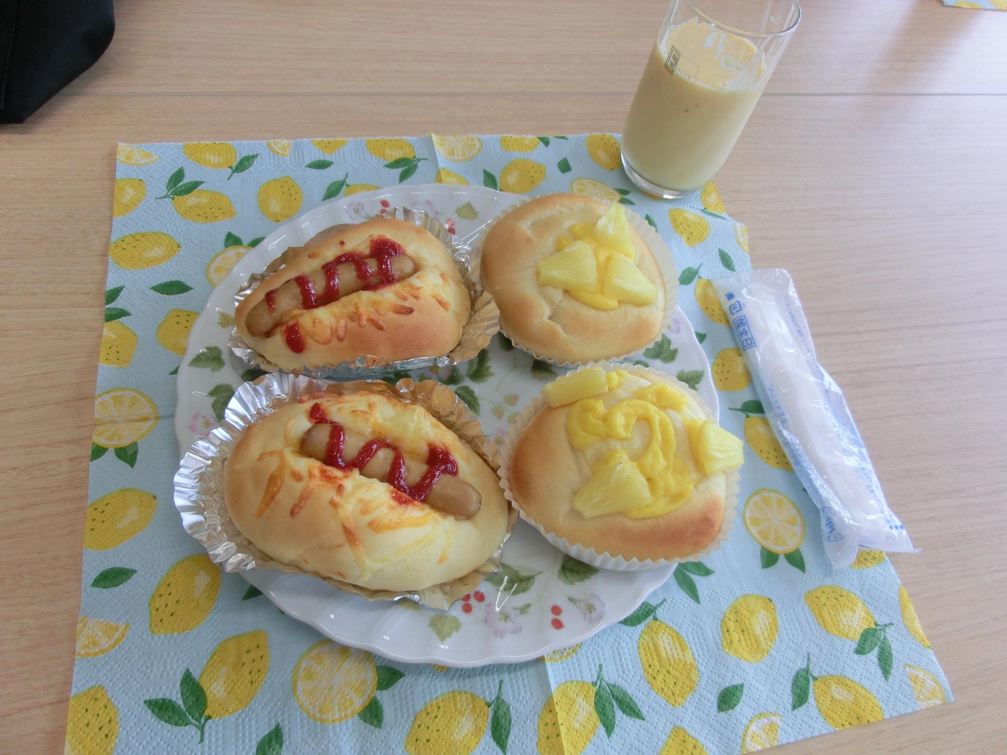 野口公民館　夏休みのランチは焼きたてパンでの様子