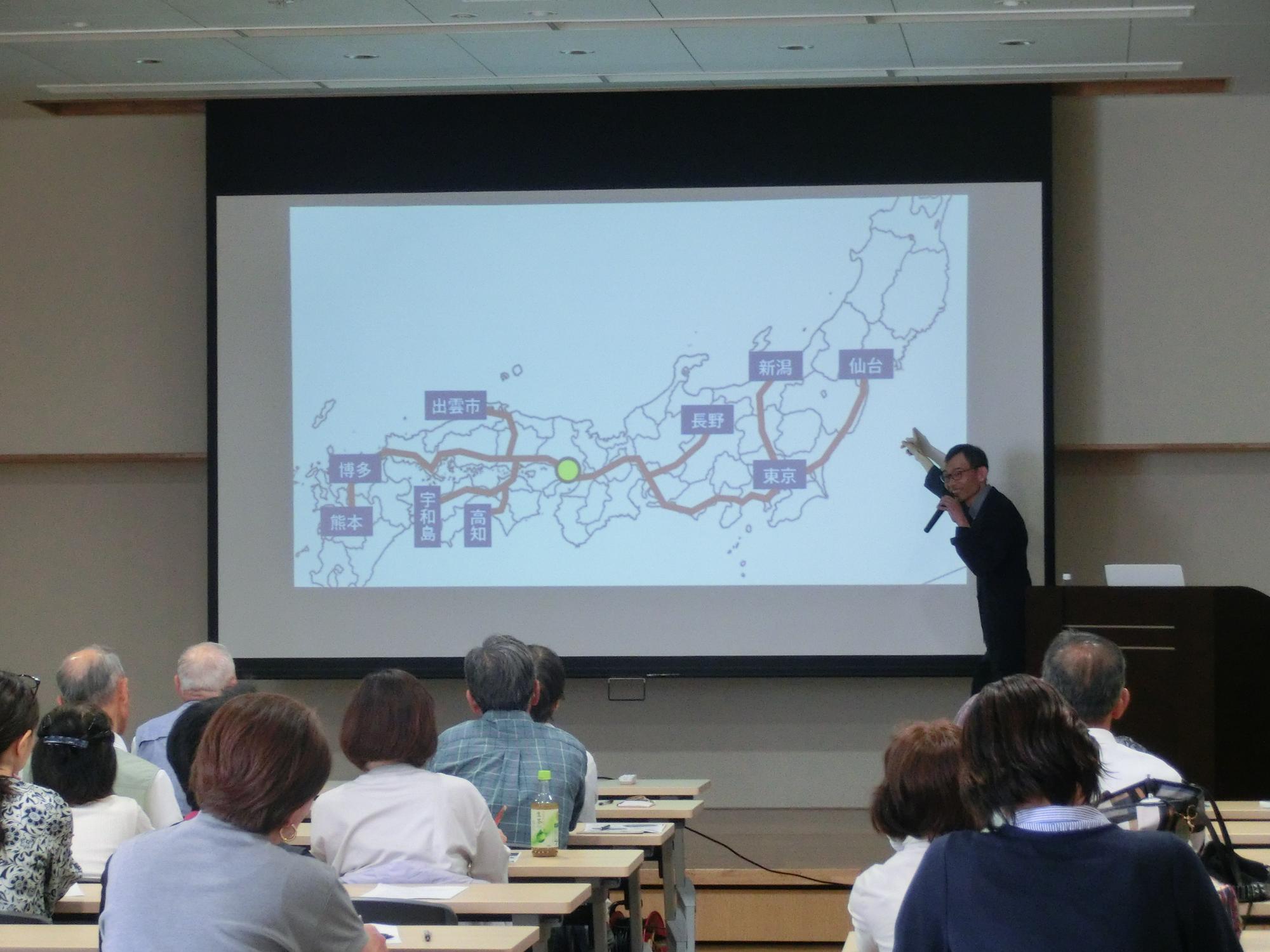 「乗り鉄入門～加古川発！鉄道旅行を楽しもう♪～」講座の様子