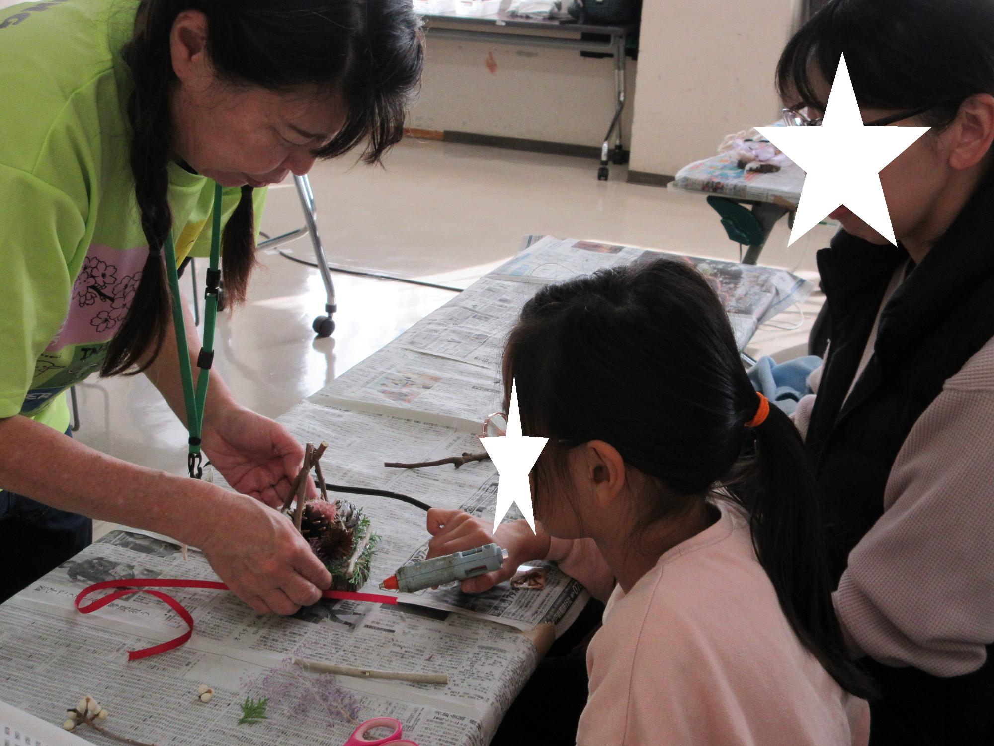 講師の説明を聞く様子