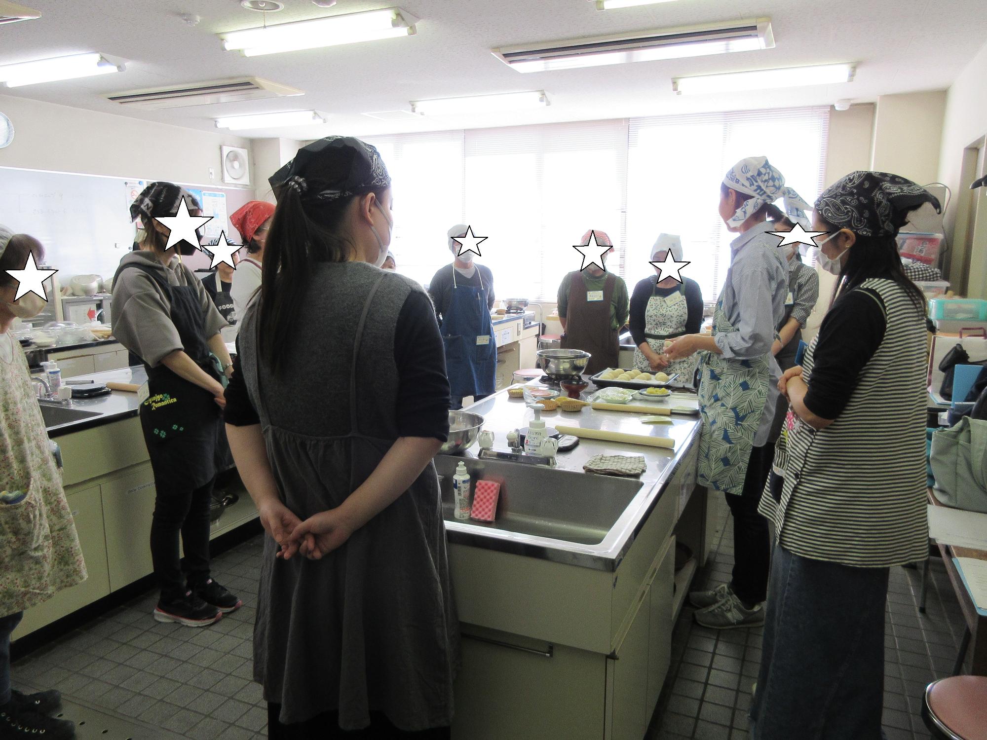 講師の説明を聞く様子