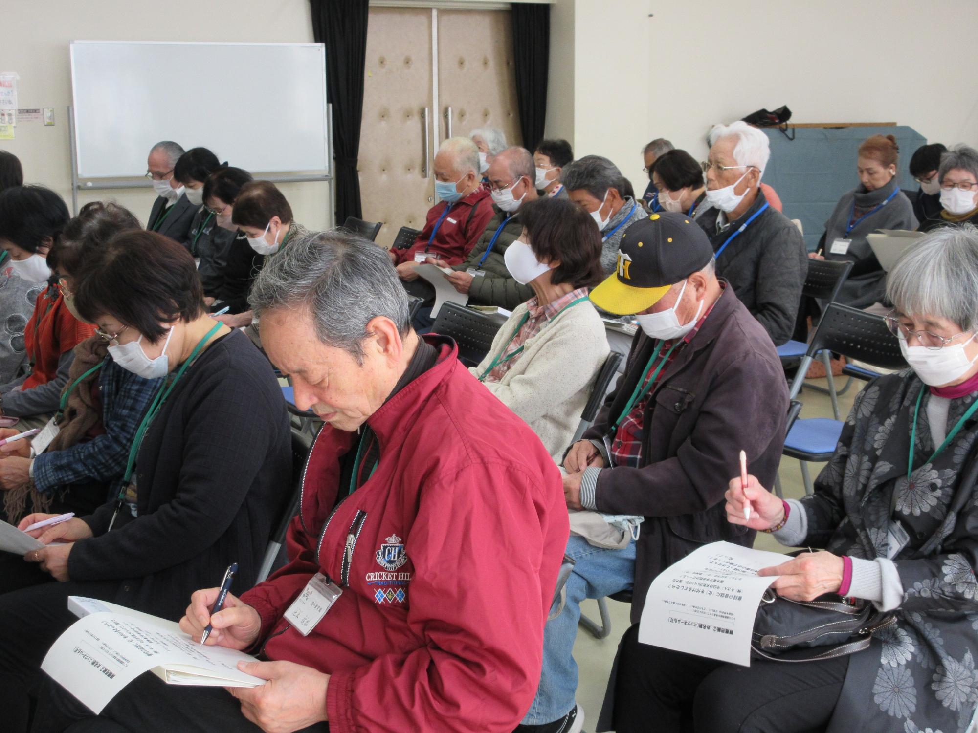 ボケとツッコミの課題を考える様子