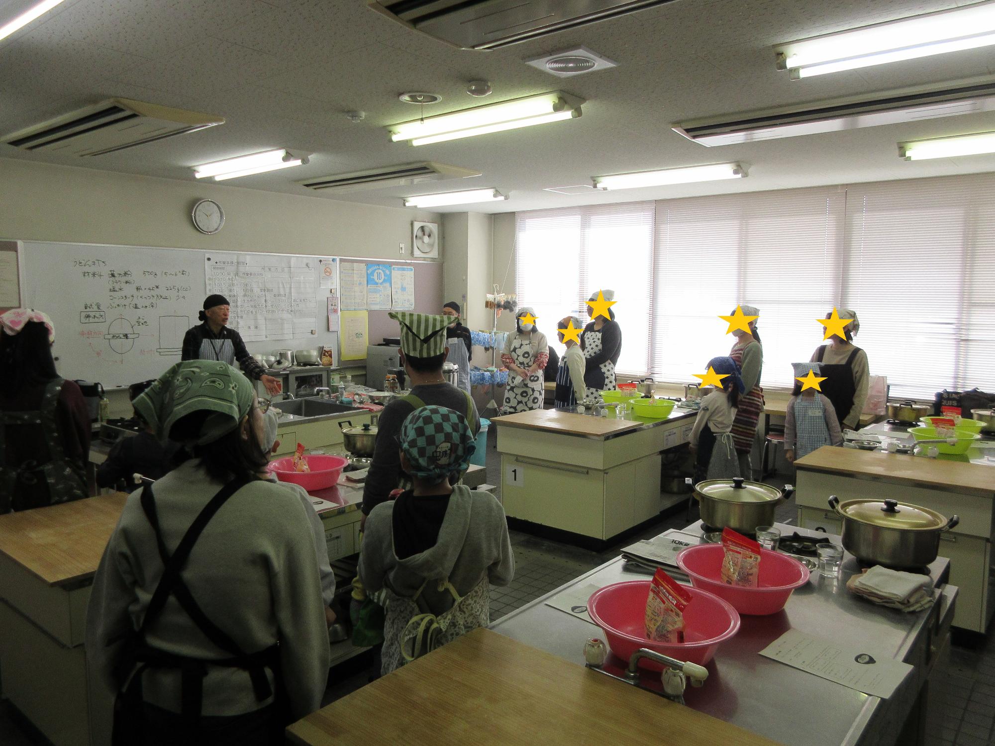 講師の説明を聞く様子