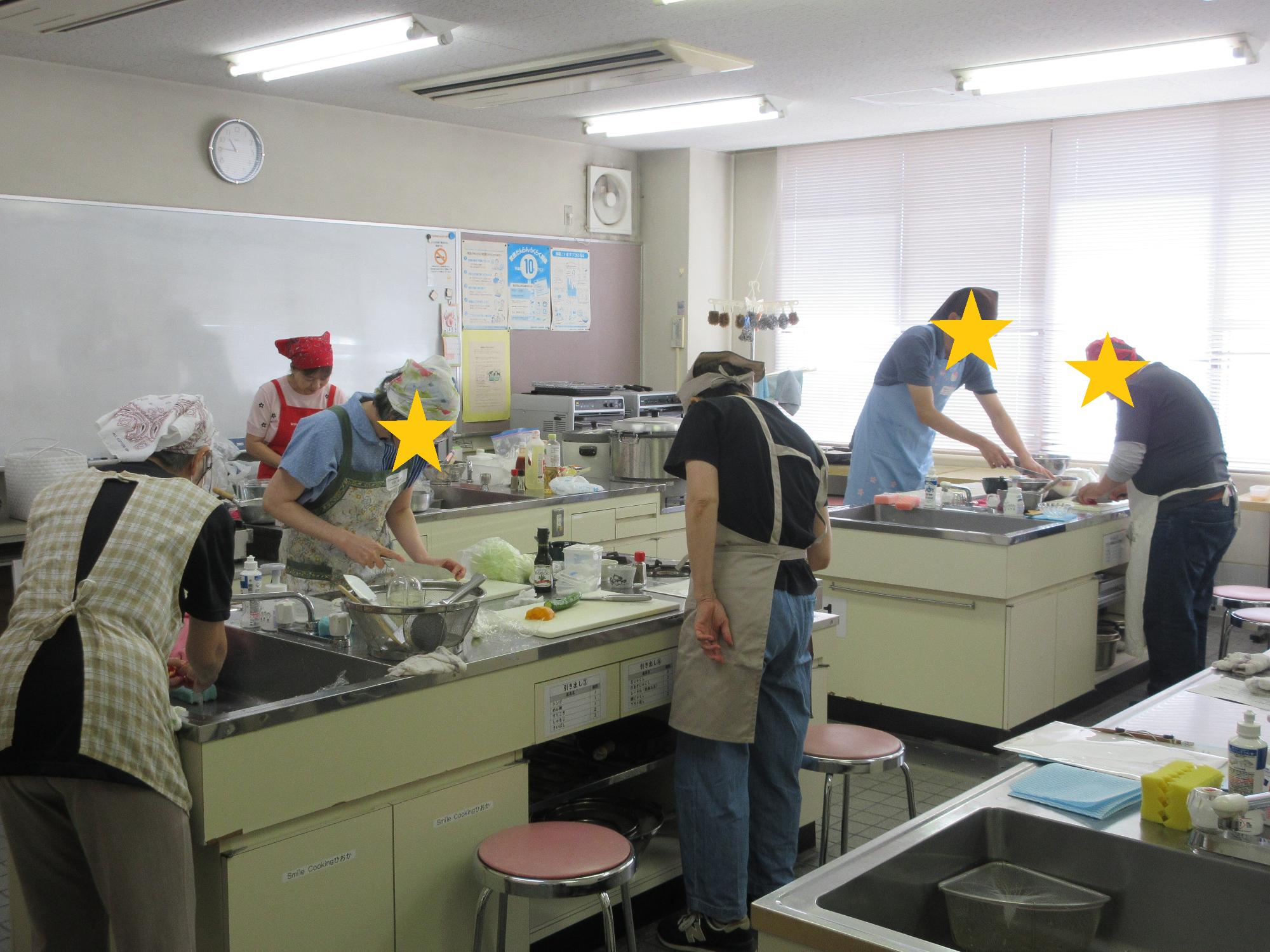 調理をする様子