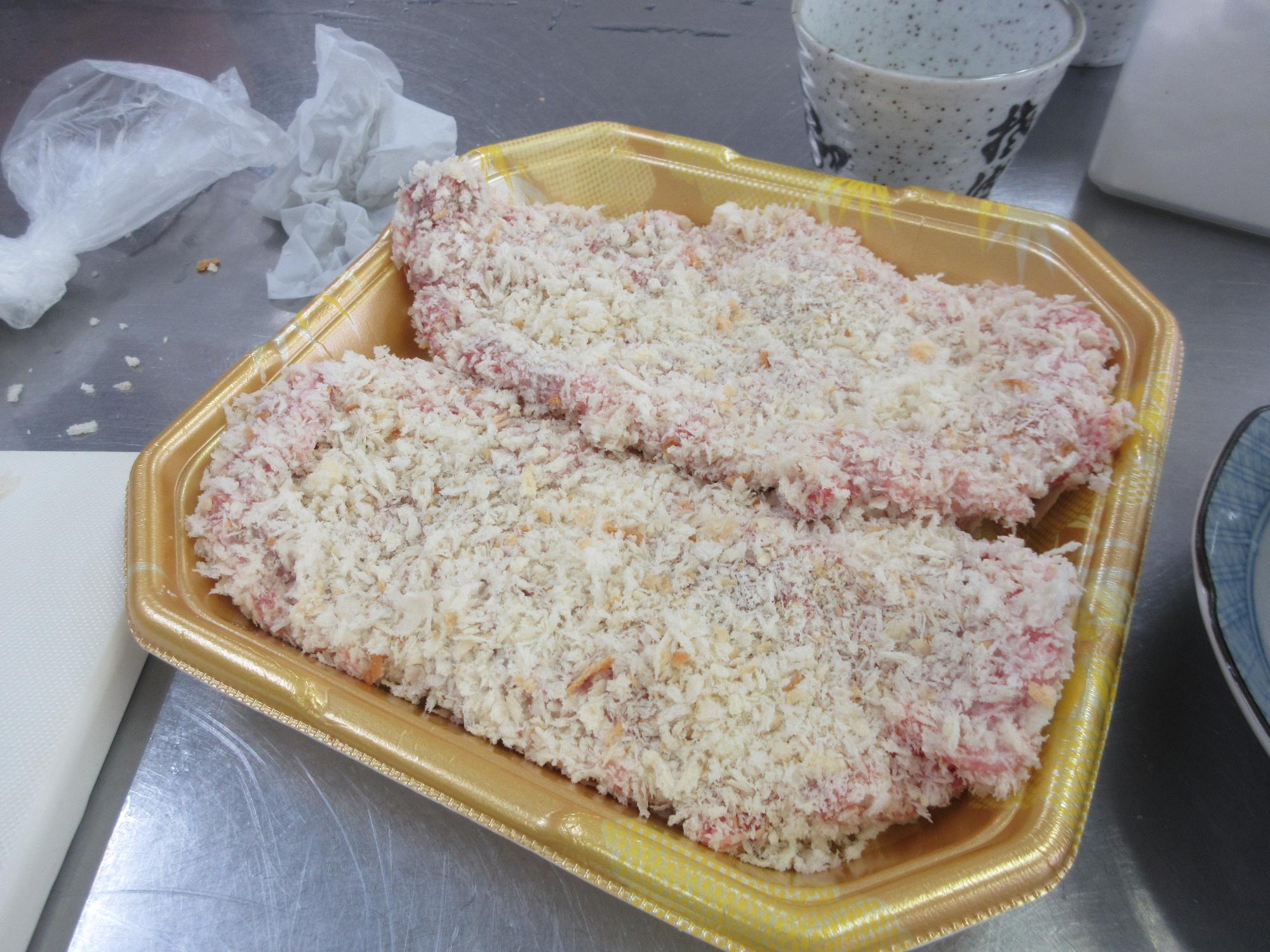 衣をつけたかつ