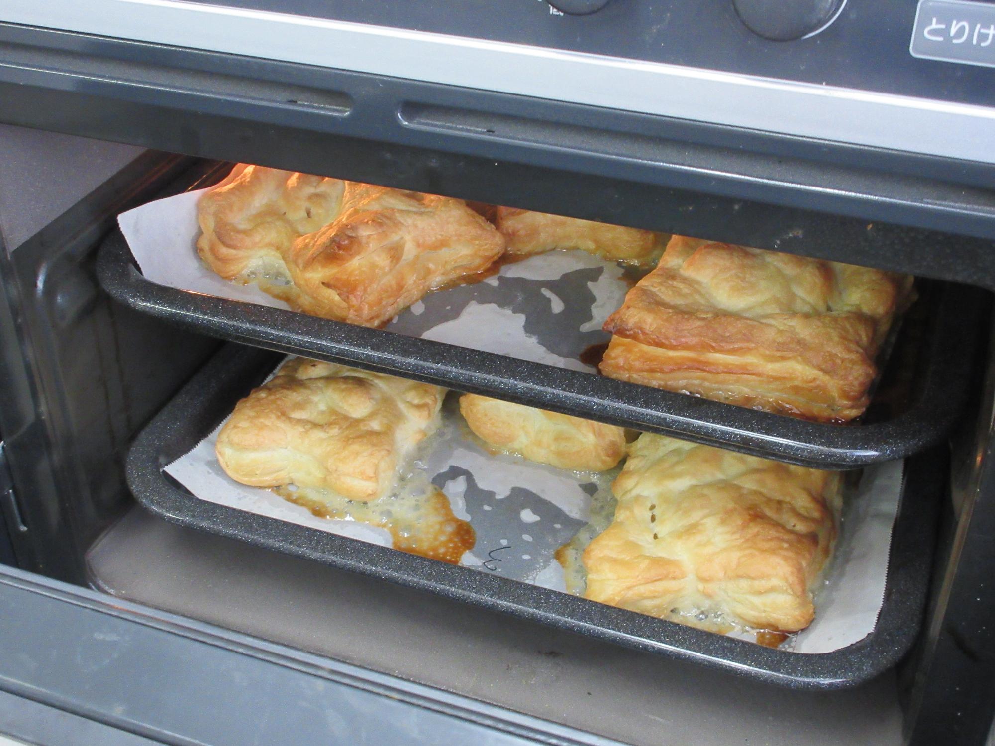 アップルパイが焼きあがった様子