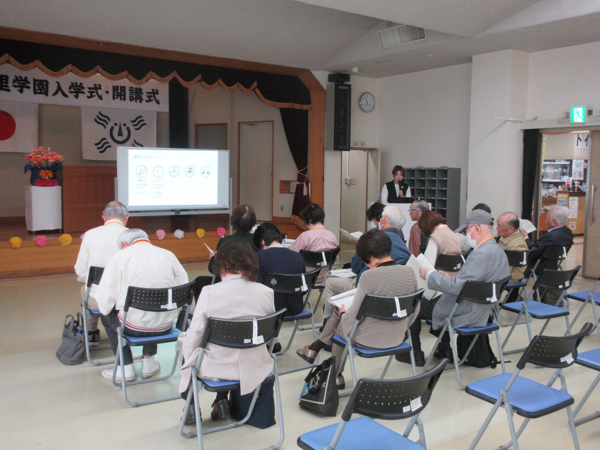 1年生の入学オリエンテーションのようす