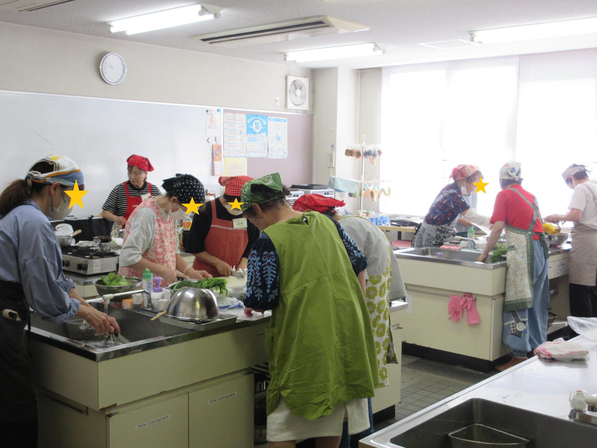 調理をする様子
