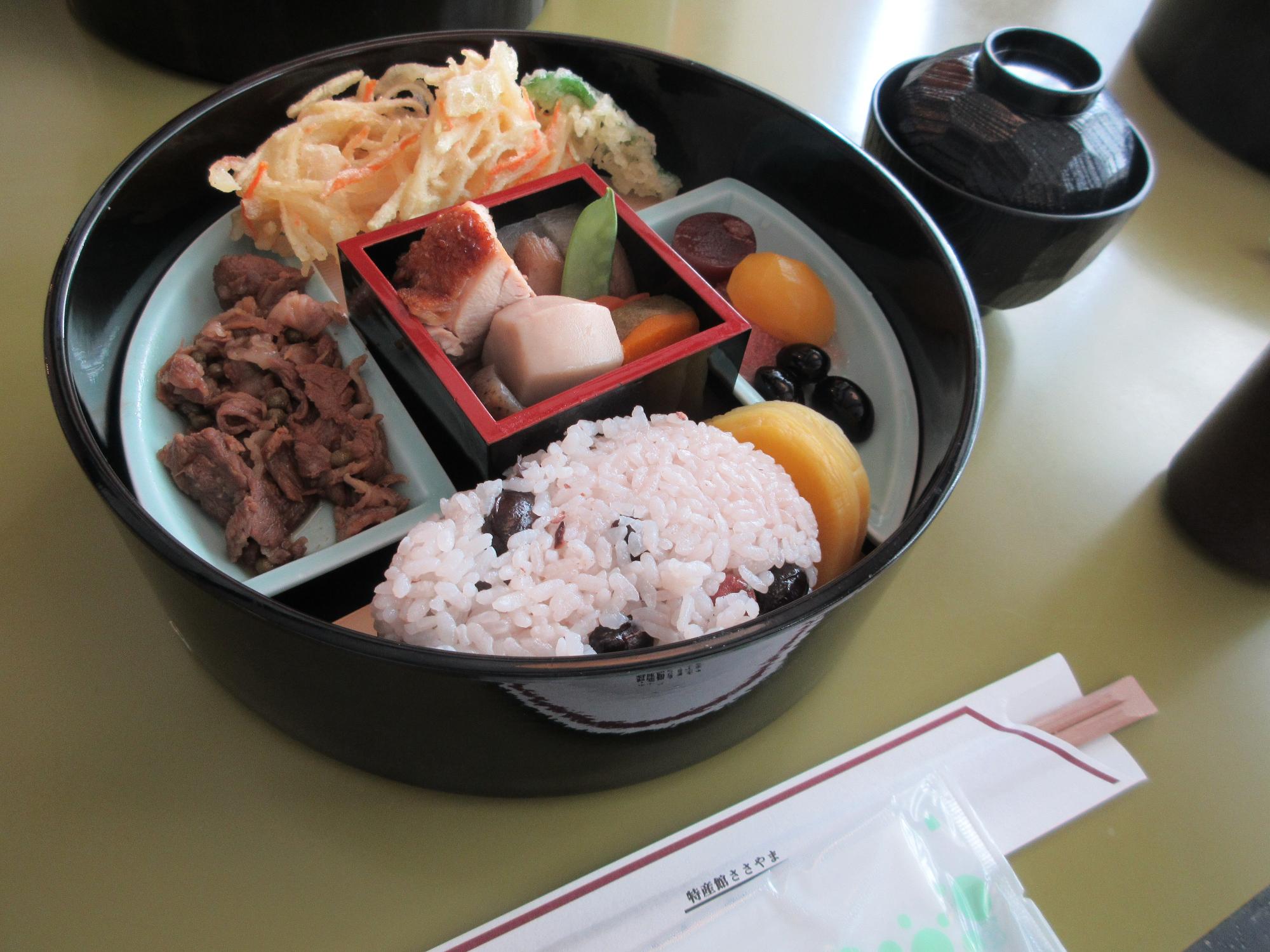 昼食、無文銭弁当