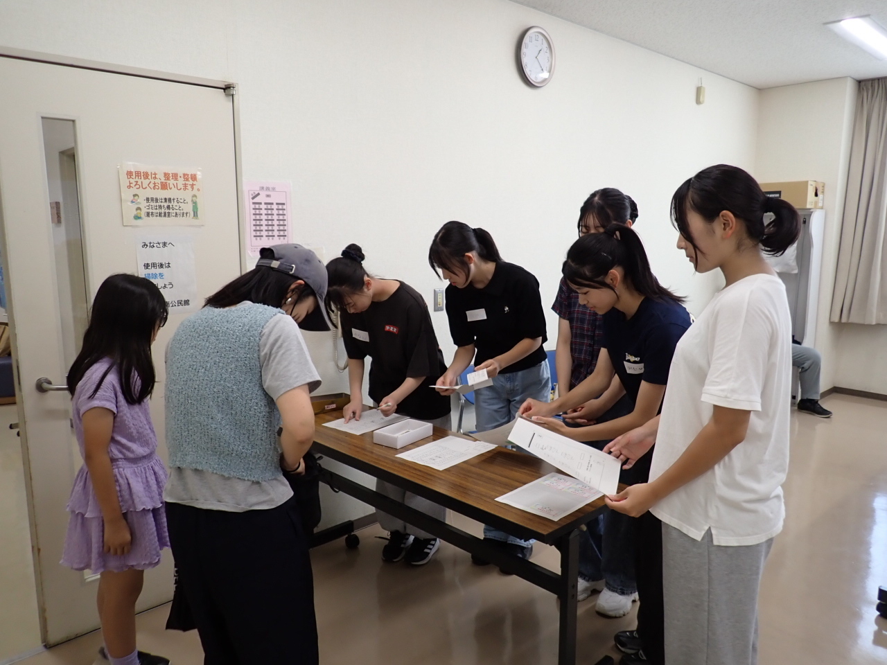 受付・案内をする様子